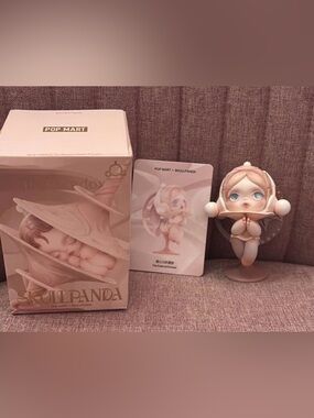Skullpanda figure